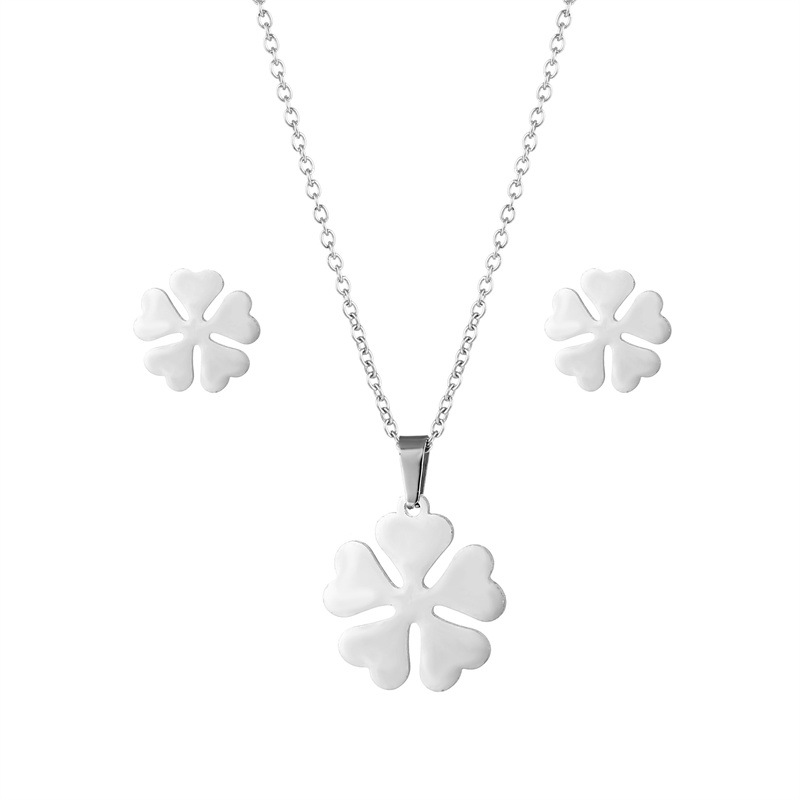 Korean Style New Personalized Necklace Small Flower Pendant Fresh Clavicle Chain Necklace Stainless Steel Love Heart Flowers Necklace and Earring Suit