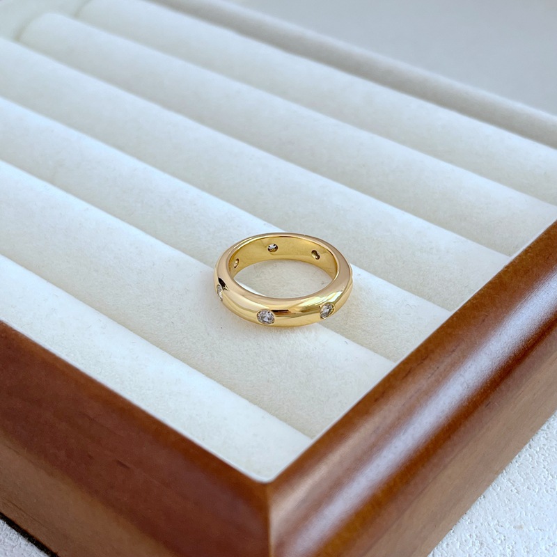 时尚简约轻奢通勤小众设计镶嵌锆石光面精美气质金属戒指指环