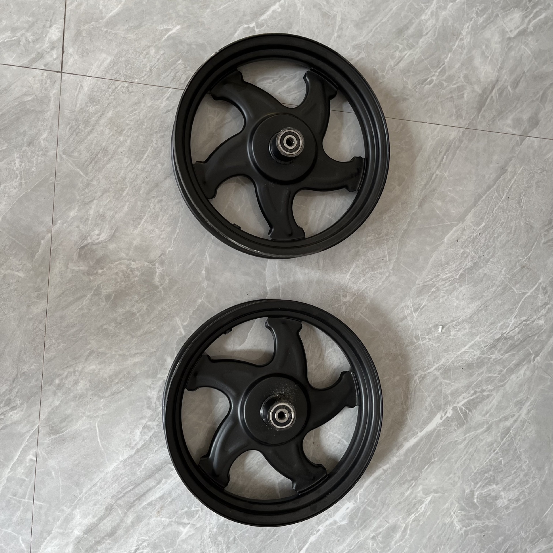 供应电动车前轮真空胎铁轮14*2.5小鼓刹大鼓铁前轮