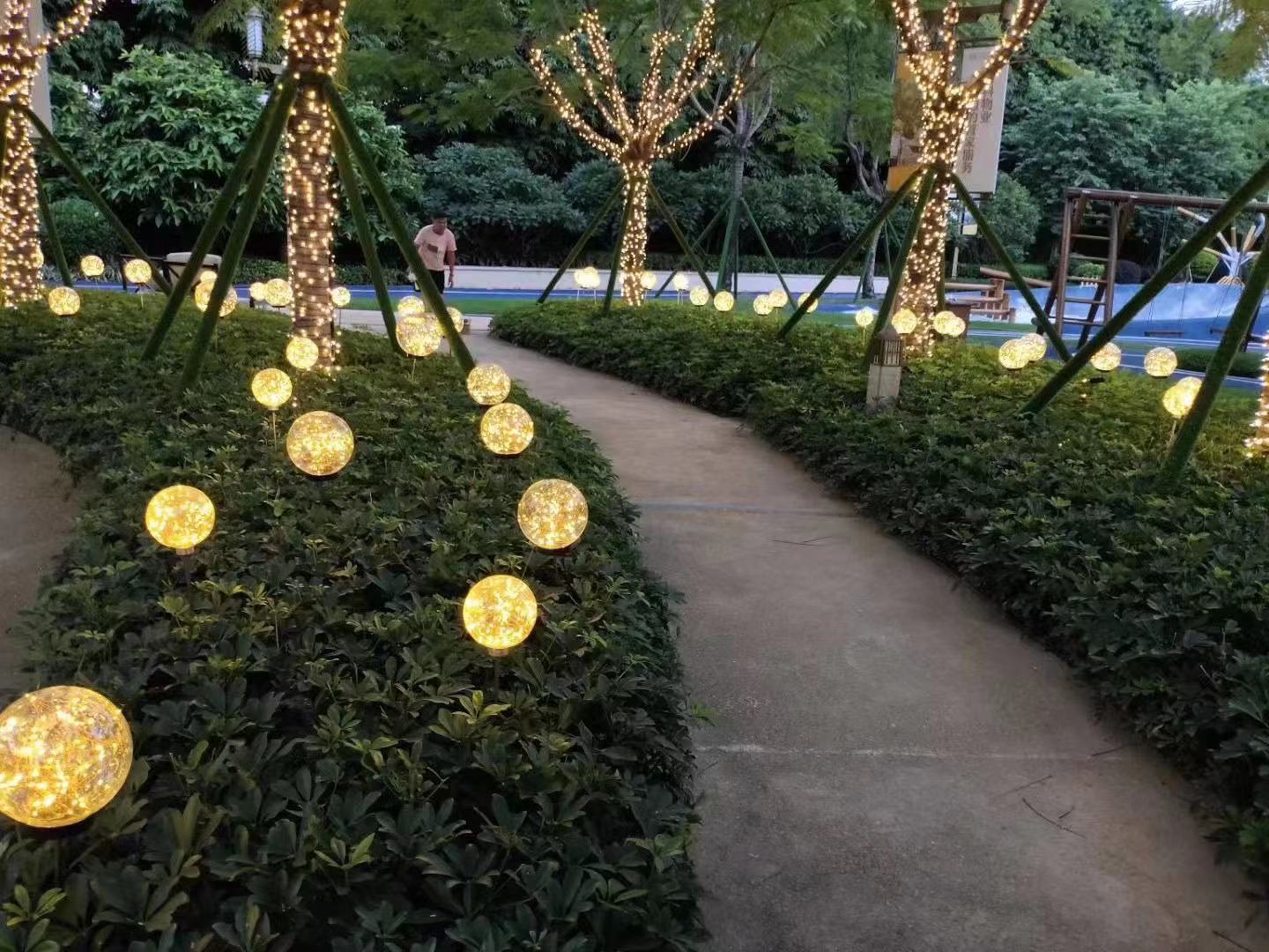 网红景点草皮装饰草丛太阳能发光灯圆球泡泡芦苇灯草坪景观插地灯