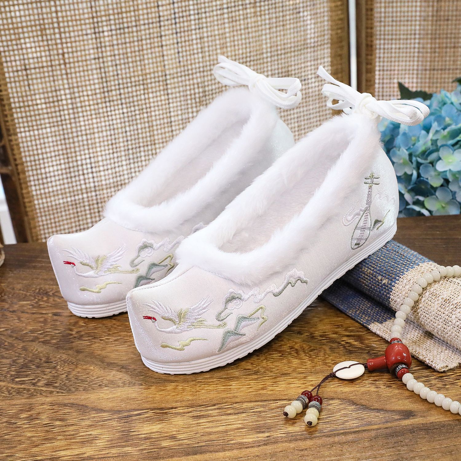 毛口渺鸢 低跟3厘米内增高 弓鞋秋冬季古风系带翘头鞋绣花鞋汉服