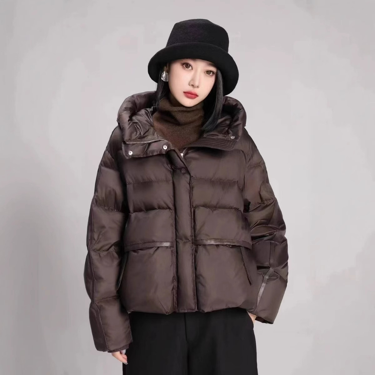 欧货潮牌羽绒服女短款2025年新款宽松连帽加厚白鸭绒面包服冬外套