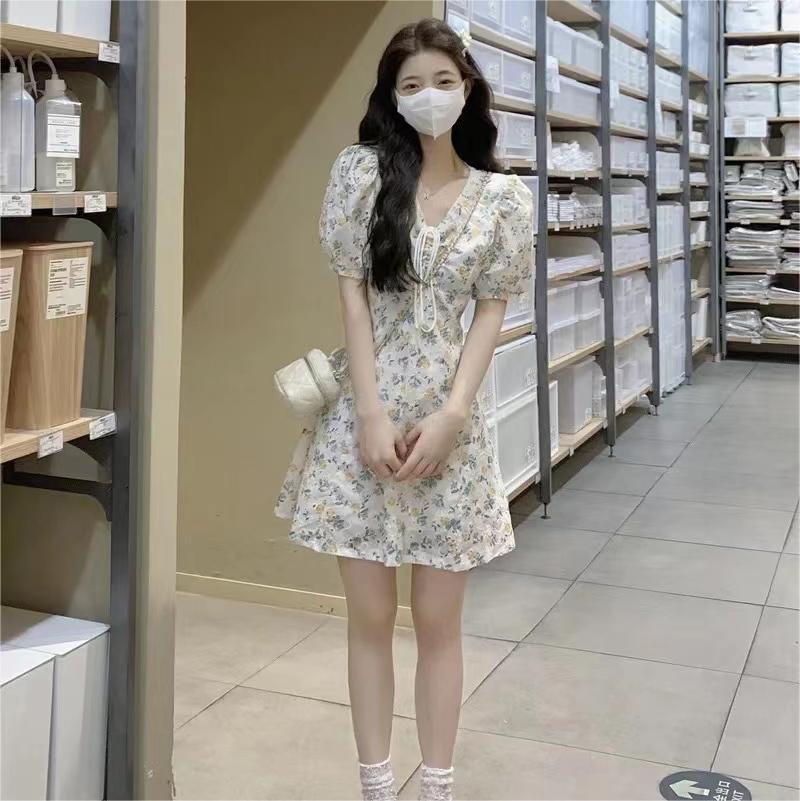 2023碎花雪纺短连衣裙女法式v领泡泡袖收腰显瘦连衣裙夏甜美裙子