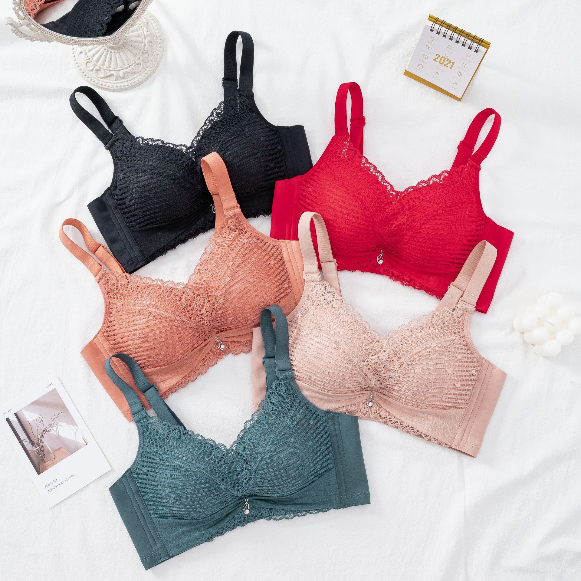 梦舒婷825#5cm馒头杯文胸无钢圈无磁性感蕾丝莫代尔聚拢调整内衣