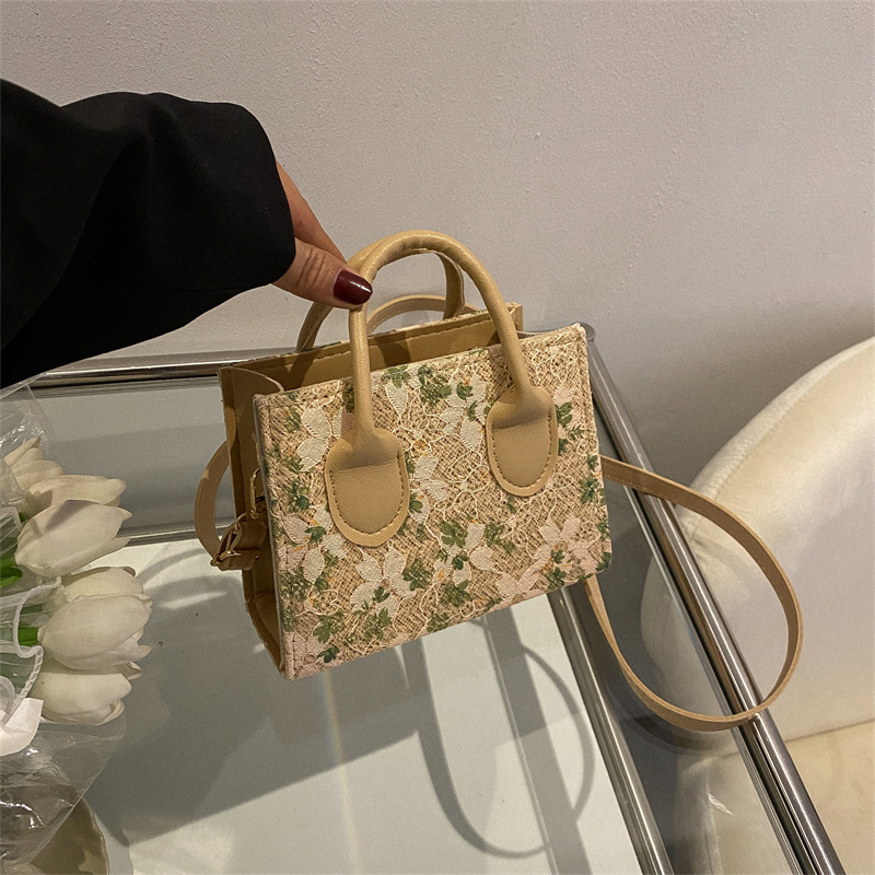 2022 Summer New Seaside Summer Beach Bag Holiday Pastoral Style Crossbody Women's Bag Ins Portable Straw-Weaved Bag Women