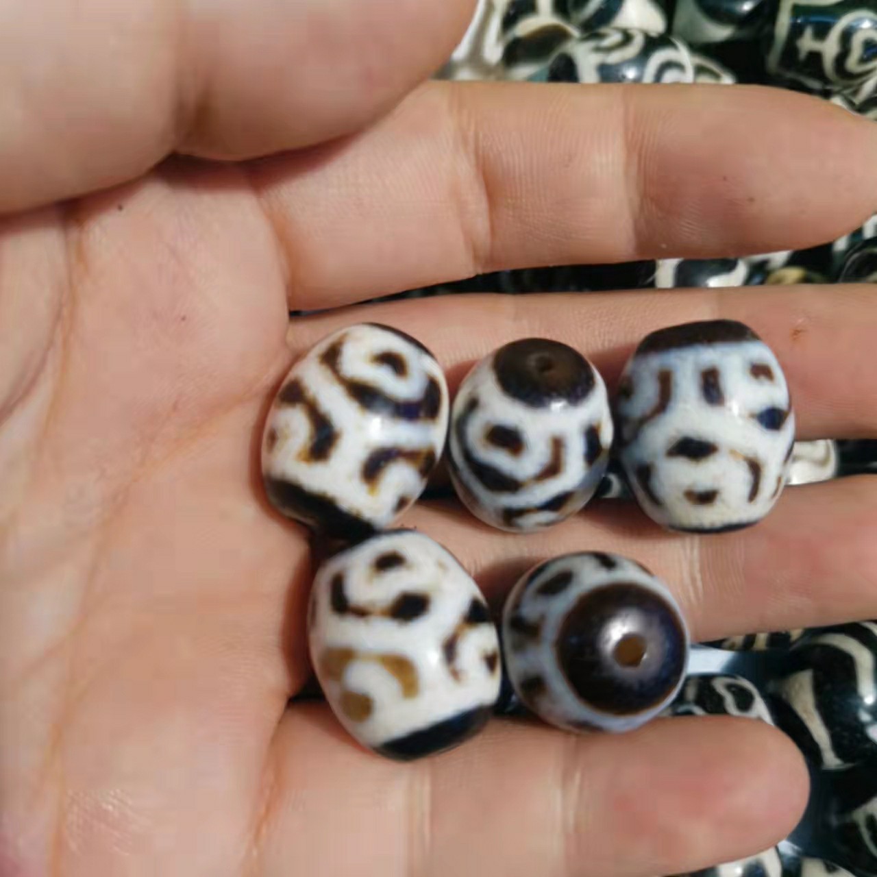 直播热销高油莲花菩提六眼达洛天珠风化细腻老气古旧1110