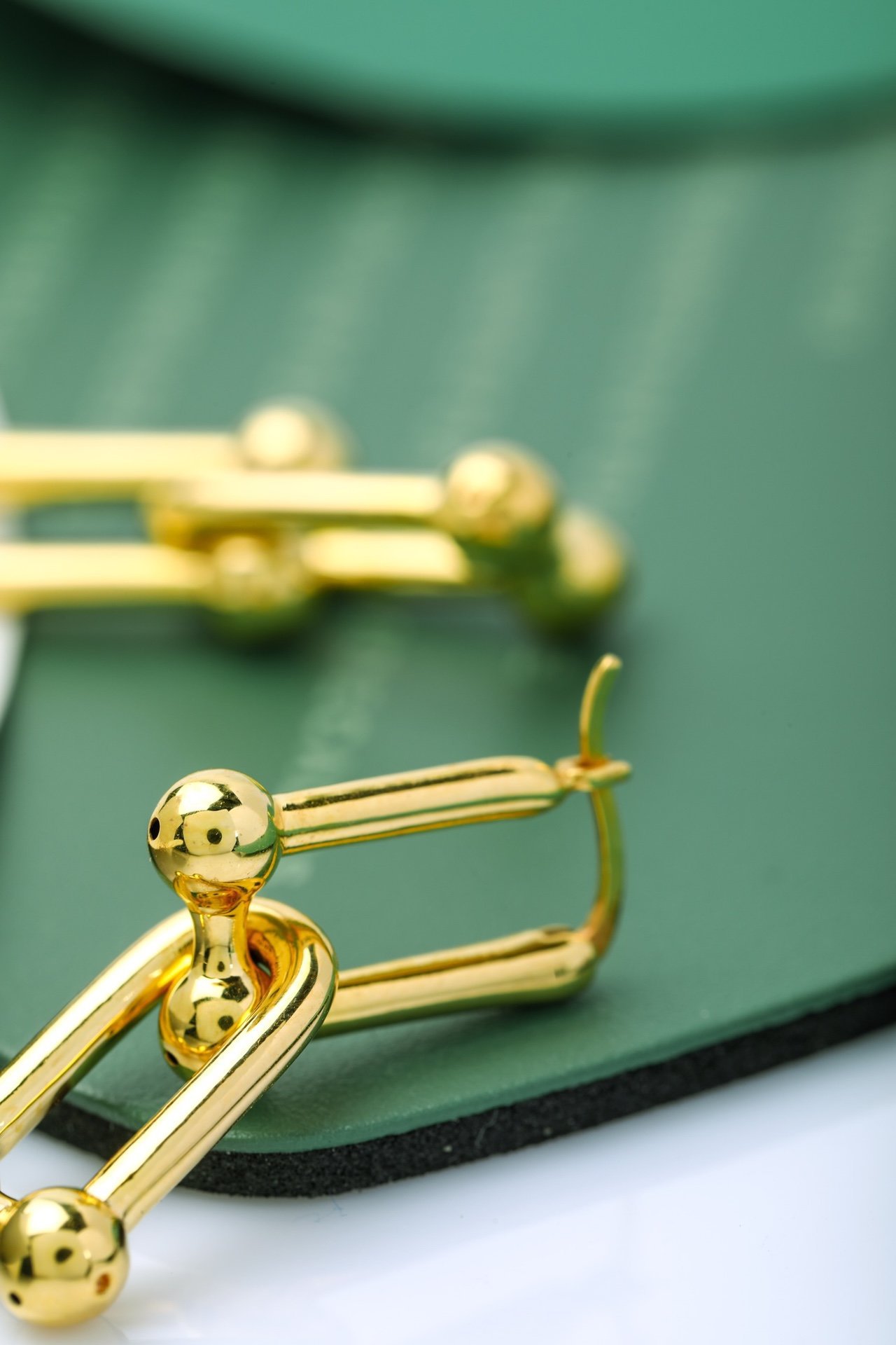 小红书高级感18k马蹄扣耳环ins风简约耳钉18k金au750耳饰水贝珠宝