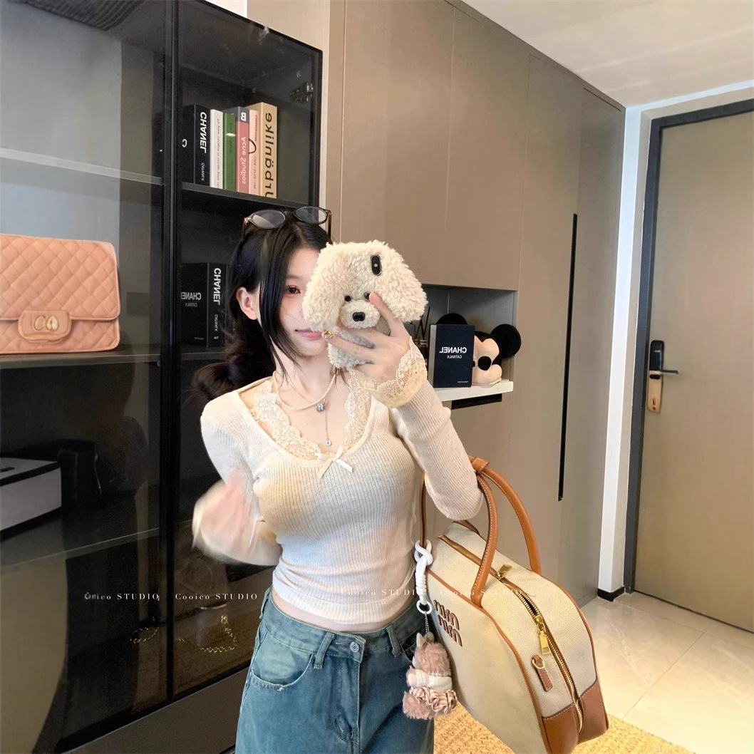 蕾丝拼接v领针织衫女秋季纯欲甜美风长袖内搭打底衫紧身短款上衣