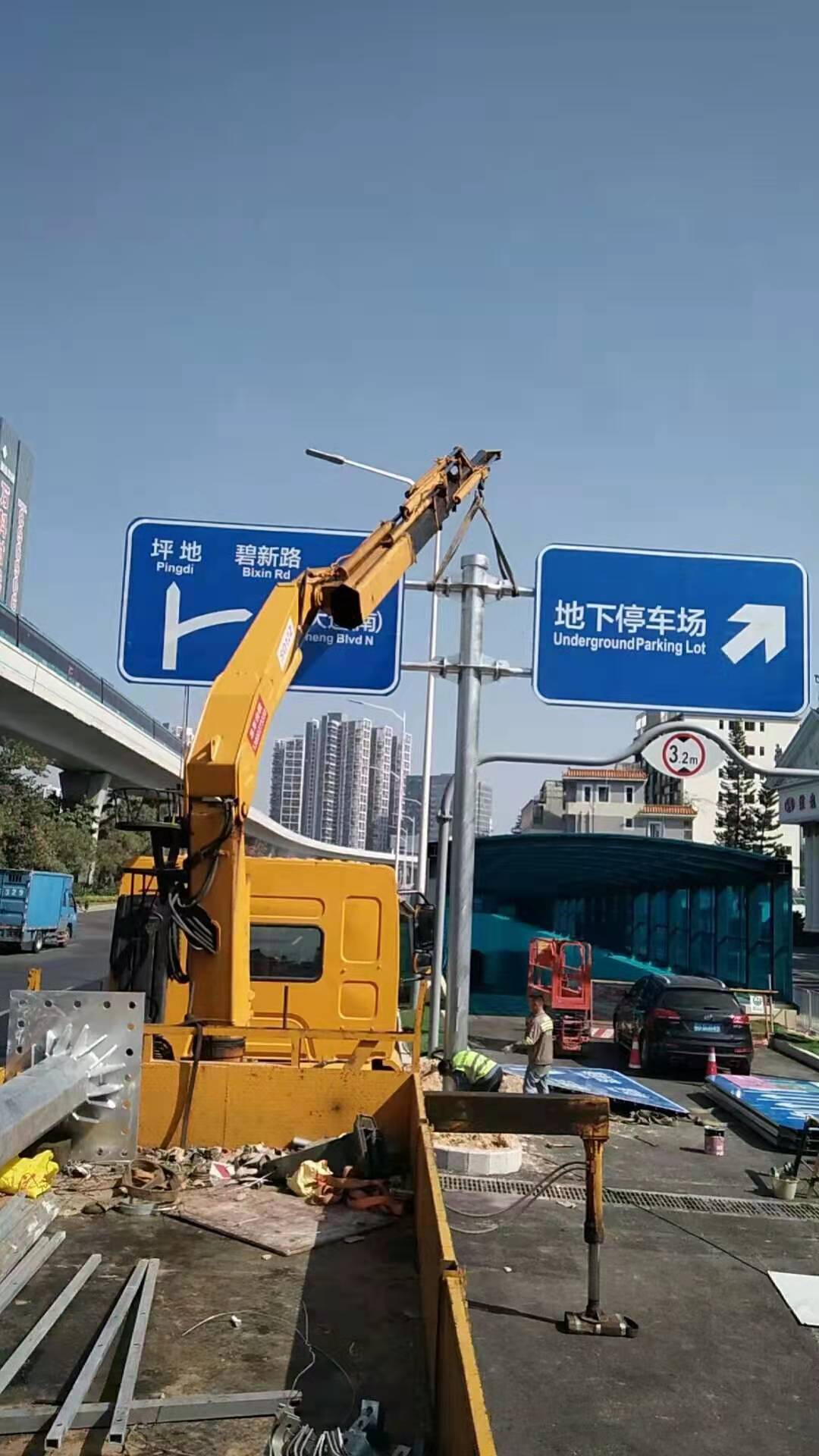 粤盾厂家供应 交通标志杆 杆件f l杆 多杆合一单悬臂f杆可定制