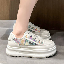 厚底松糕小白鞋女2024春季新款休闲亮片板鞋内增高女鞋小白鞋