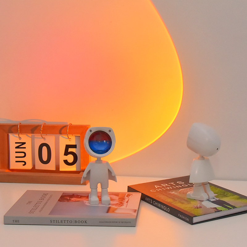 跨境宇航员夕阳灯落日卧室机器人氛围灯礼品网红日落灯投影摄批发