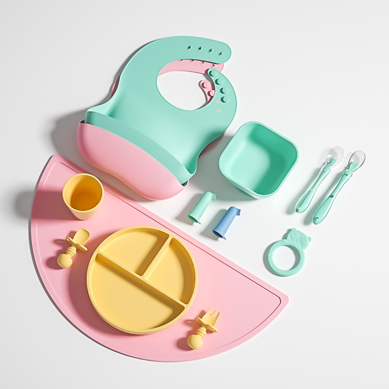 Food Grade Baby Feeding Tableware Set Silicone Snack Catcher Fork and Spoon Silicone Children's Bib Compartment Tray Baby Bowl with Straw
