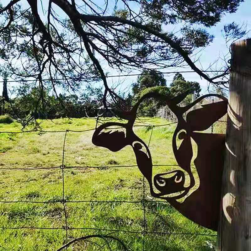 Cross-Border Independent Station Garden Decoration Peeping Cattle Outdoor Horse and Sheep Rooster and Dog Metal Iron Art Decorative Courtyard Plug-in Pendant