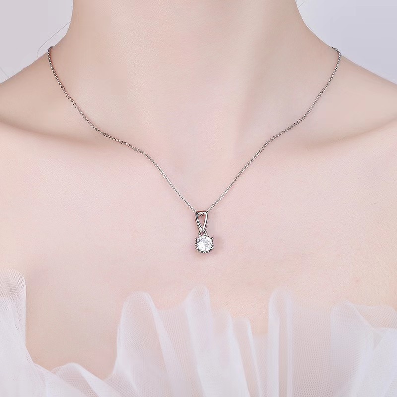 Love Heart Diamond Necklace Women's High-Grade Snowflake Super Flash Pendant Temperament Foreign Trade Silver Jewelry