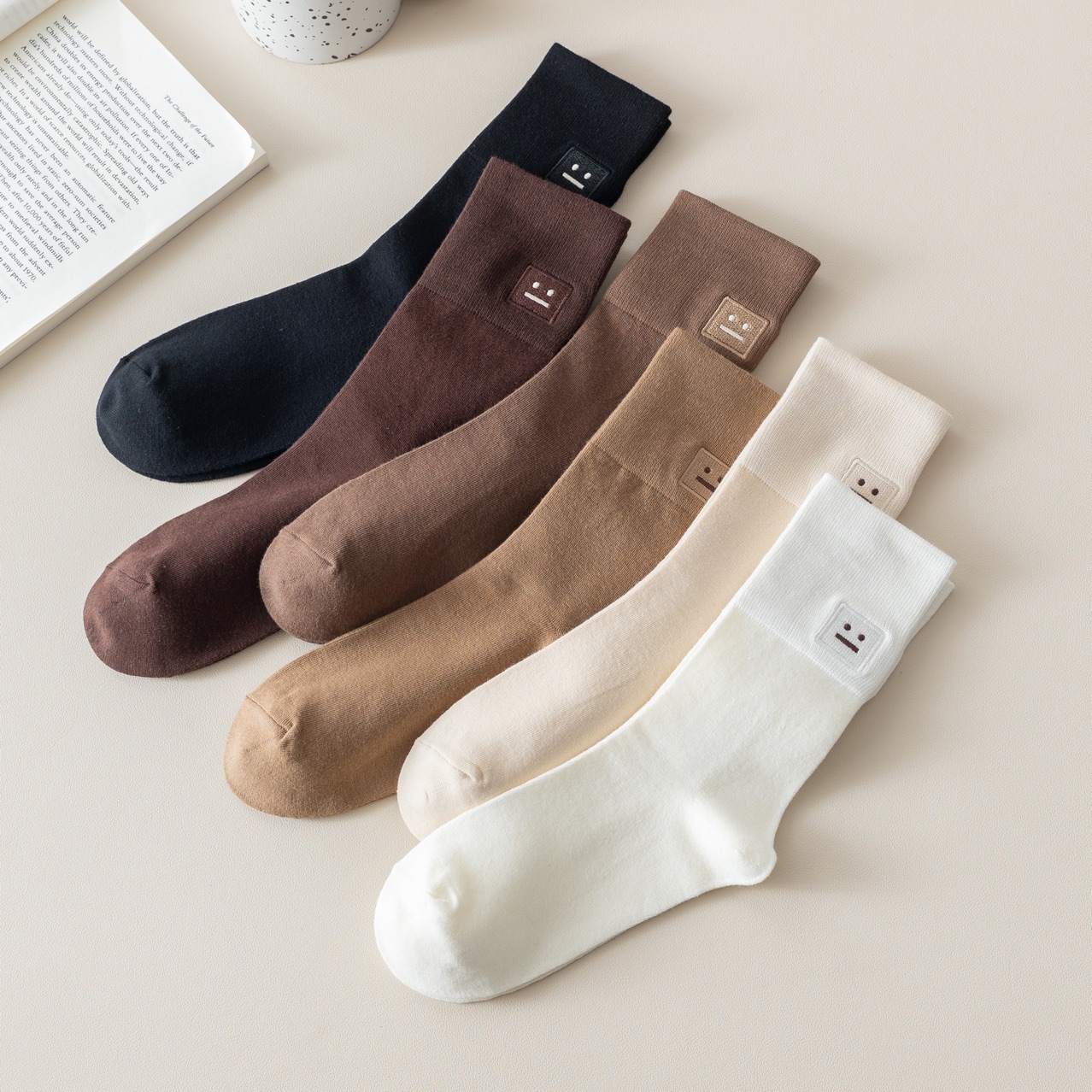 秋冬季中筒袜咖啡色长袜女士百搭美拉德色刺绣笑脸袜子纯色中筒袜