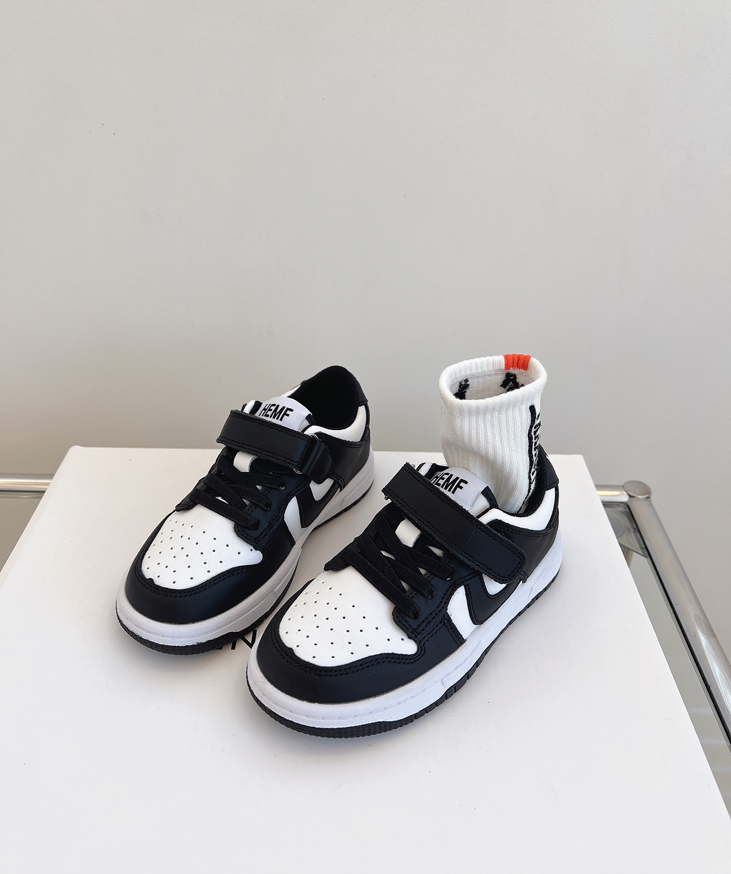 kid shoe Children's Black and White Panda Sneakers Spring Medium and Big Children's Velcro Casual Running Shoes Girls Boy's Sneakers