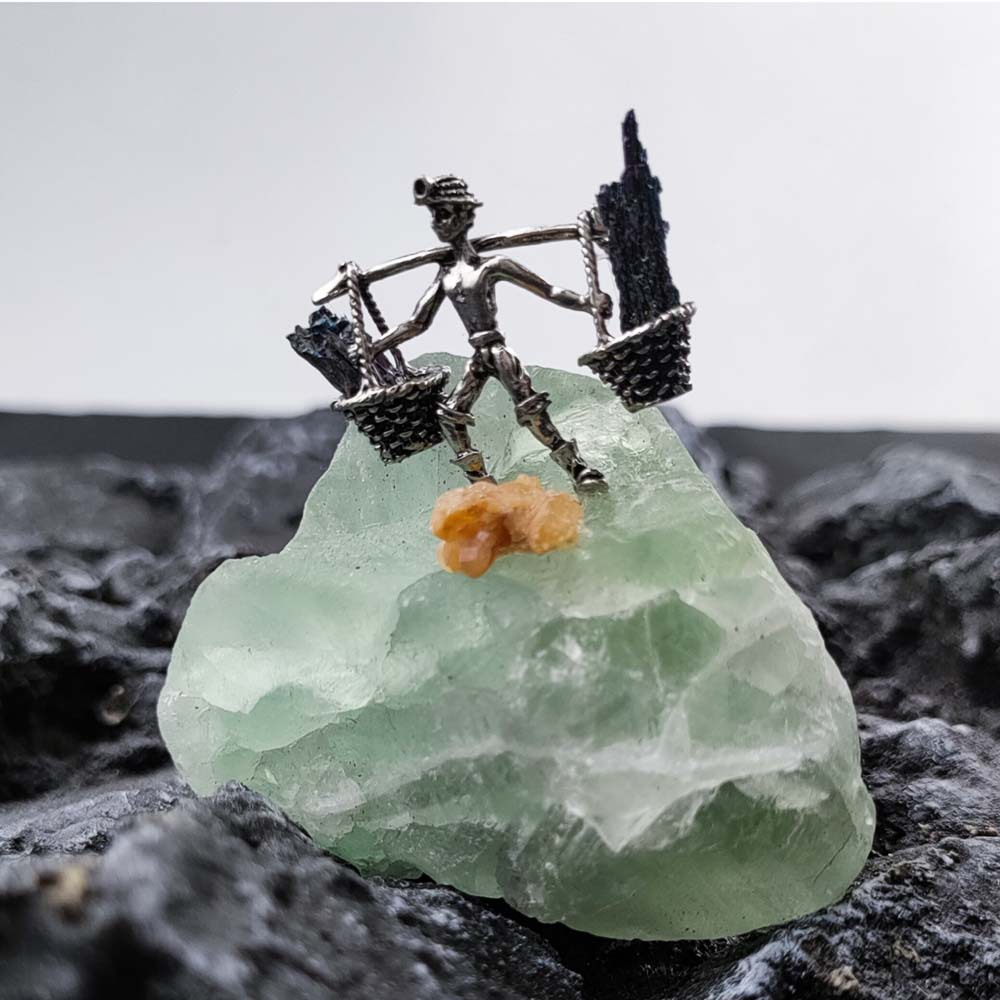 跨境新品天然萤石水晶洞 紫晶簇矿工造型 标本居家摆件工艺品批发