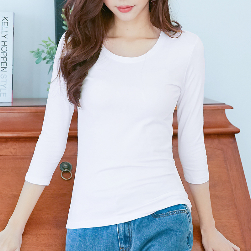 春季里衣女学生