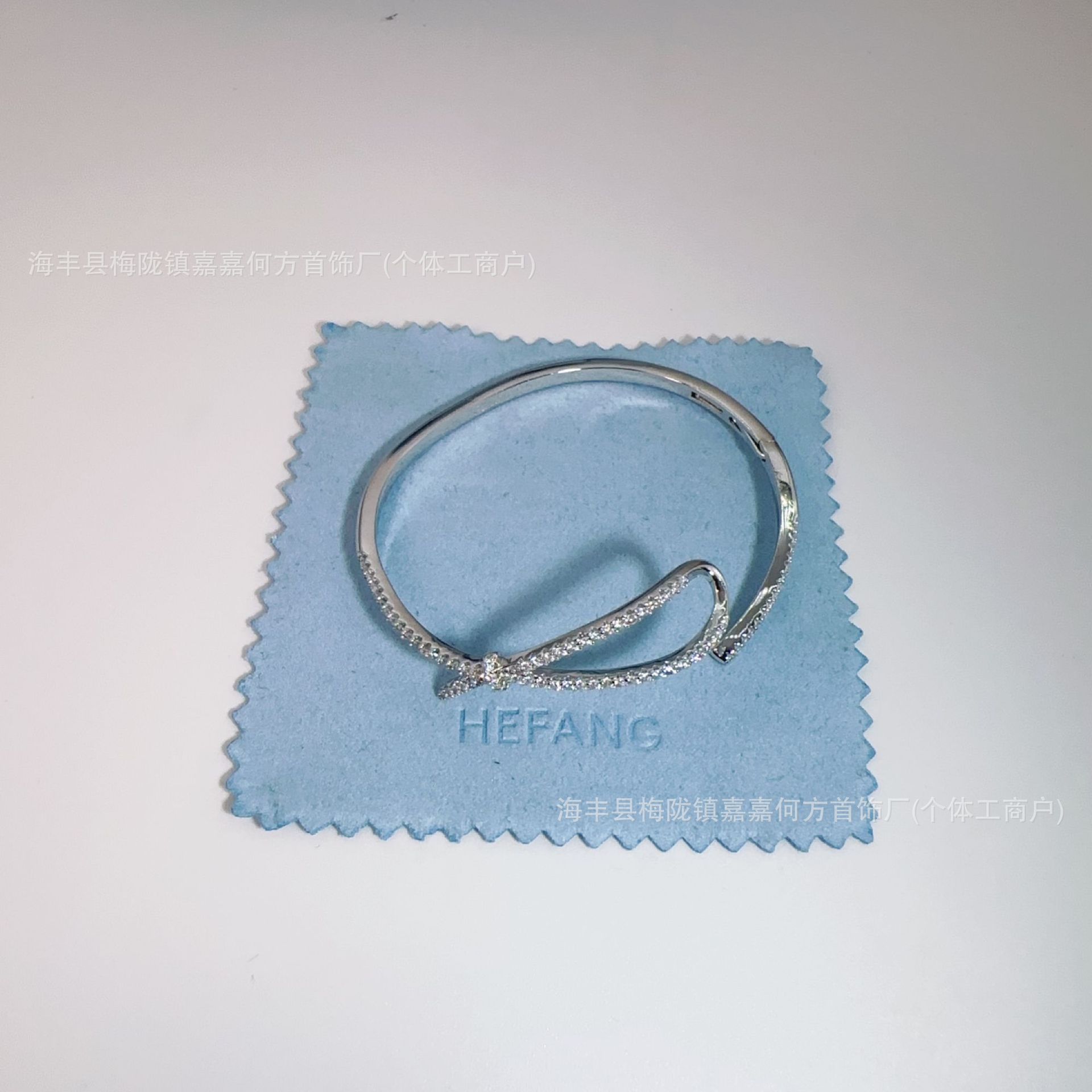 hefang何方珠宝原厂直销丝带手镯女小众创意叠带开口手环一件代发