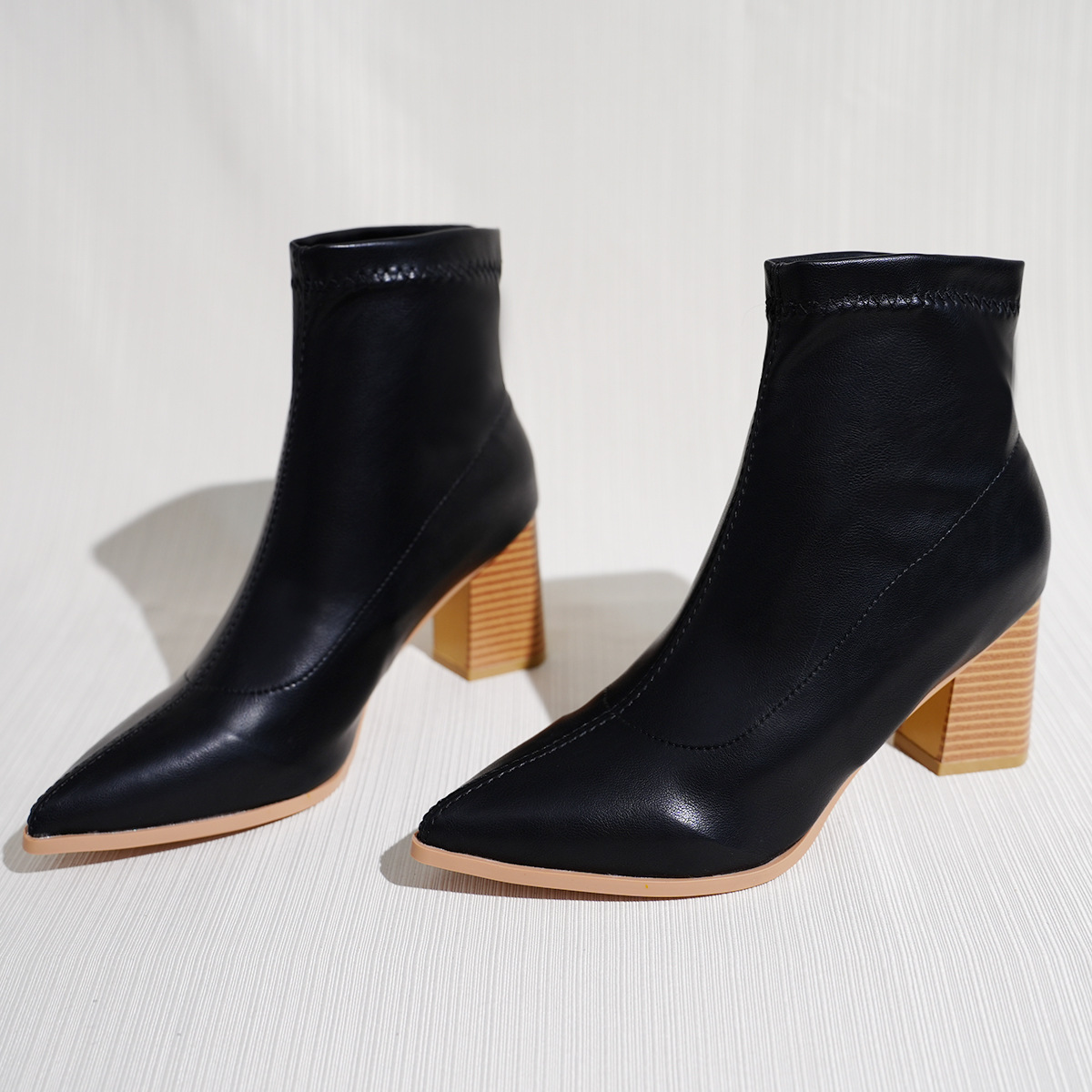 a1330马丁靴女秋冬英伦风年新款韩系小踝靴加绒粗跟尖头-阿里巴巴