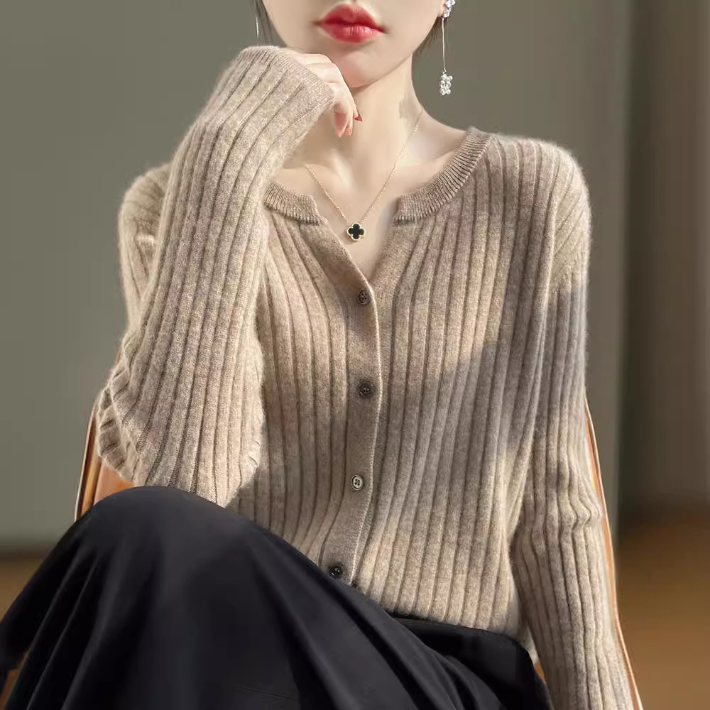 春季新款韩版毛衣针织衫圆领修身短款抽条纯色针织开衫柔软外套女