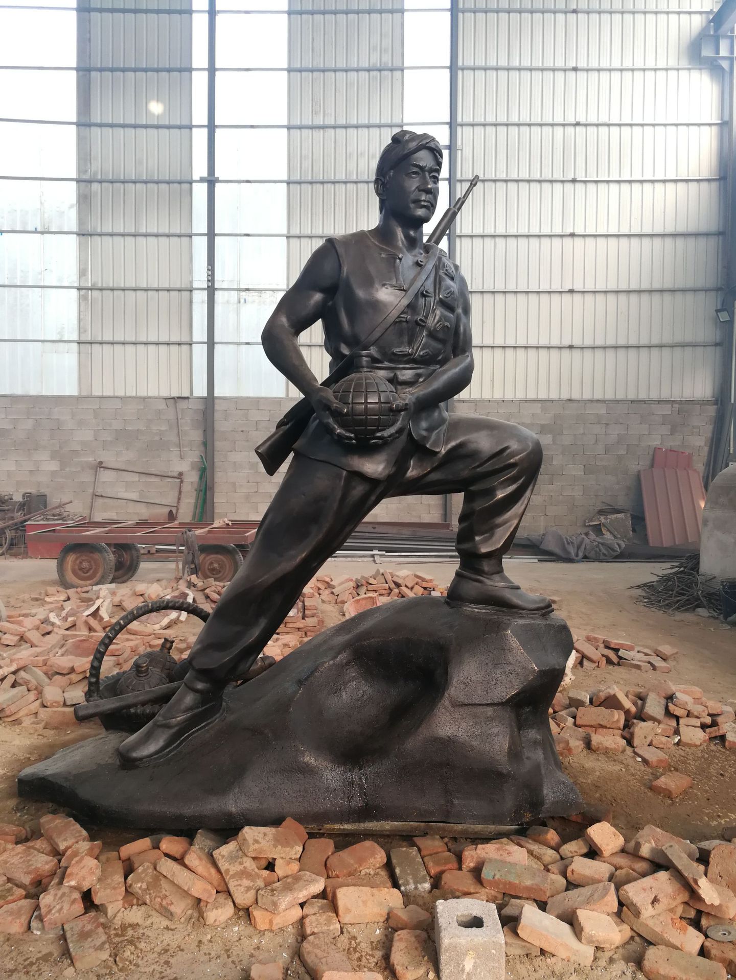 厂家定制红军人物铜雕塑军校公园大型摆件仿真现代人物铸铜雕塑