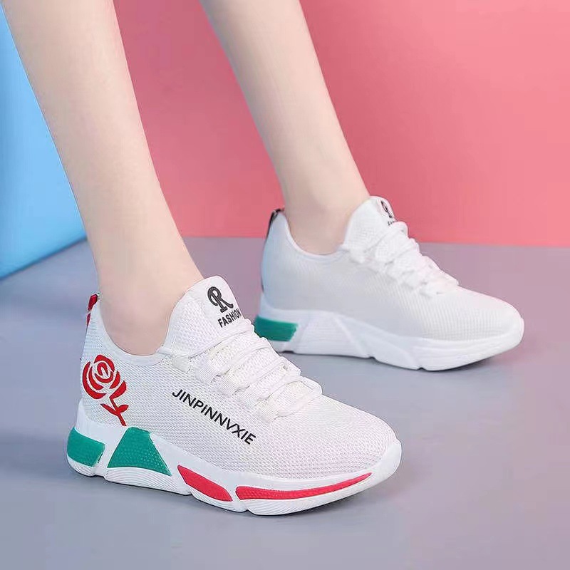 Women's Shoes Old Beijing Cloth Shoes Summer Breathable Mom Shoes Women's Canvas Shoes Comfortable Lightweight Sneaker Factory Supply