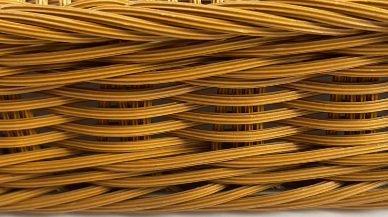 供应优质塑料藤条pe藤皮仿真藤条手工编织篮子花瓶灯罩材料批发