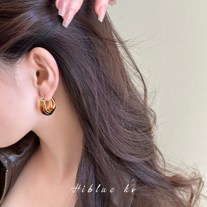 Maillard Autumn and Winter Light Luxury High-Grade Earrings Circle Female round Amber Earrings Amber Ear Clip Temperament