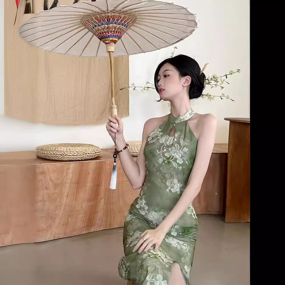 Chinese Vintage Cheongsam Sleeveless Split Dress 2024 Summer New Design Sense Niche Halter Dress for Women