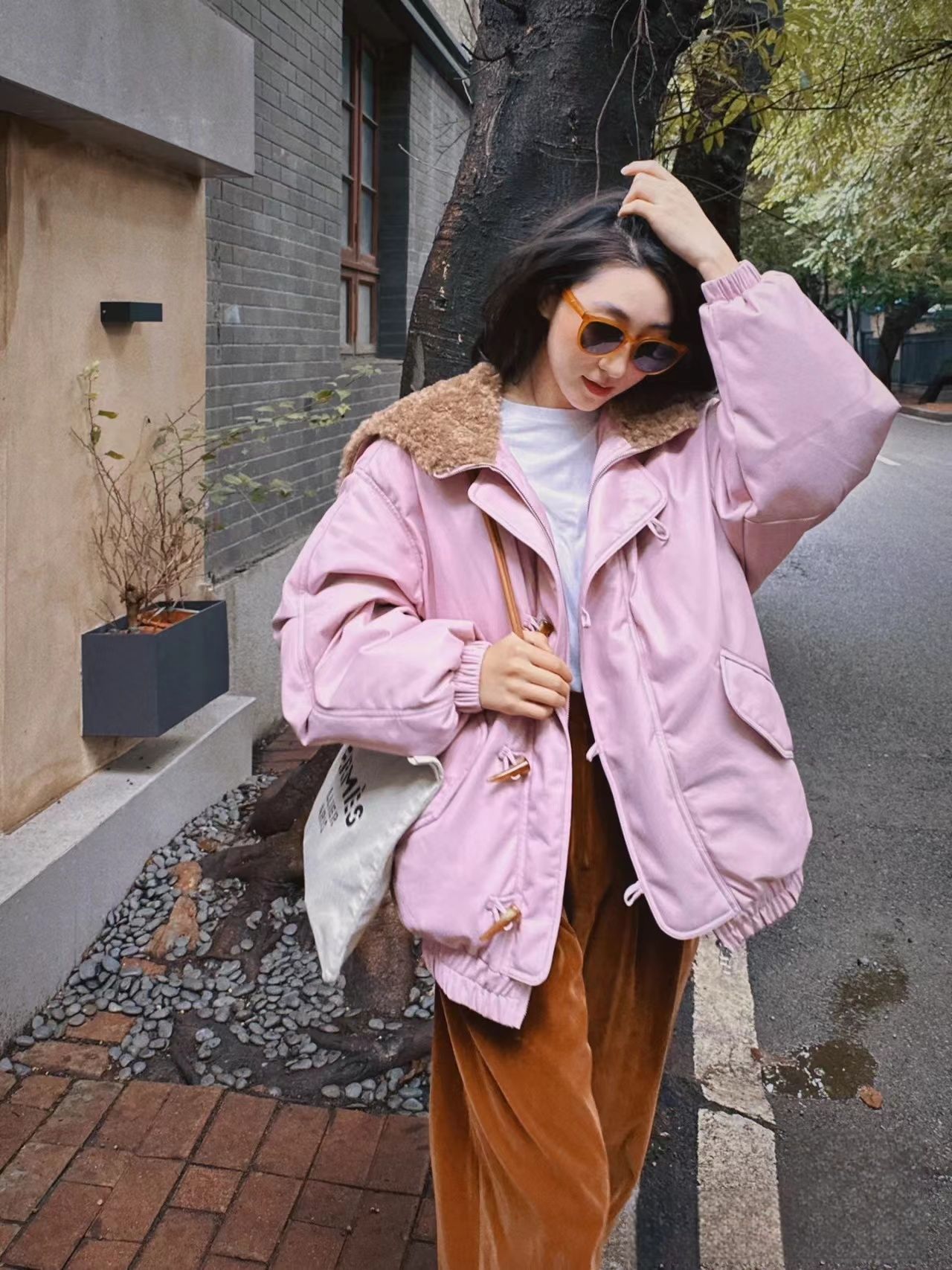 一件过冬系列~羽绒服女款高端女装pu蛋白皮牛角扣连帽加厚鹅绒服