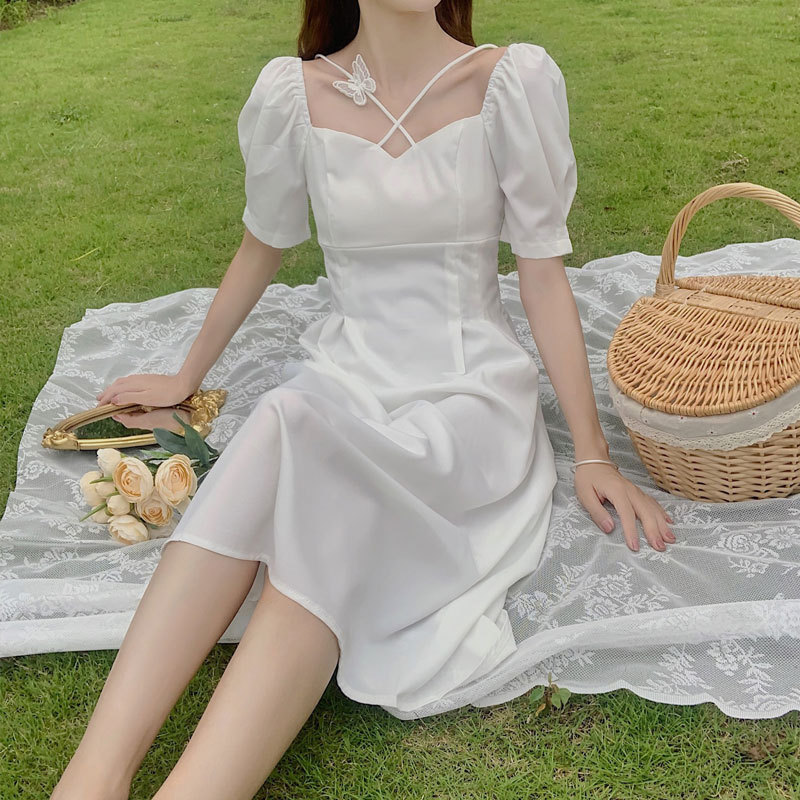 在逃公主仙女初恋收腰法式方领白色连衣裙女夏新款女神范气质长裙