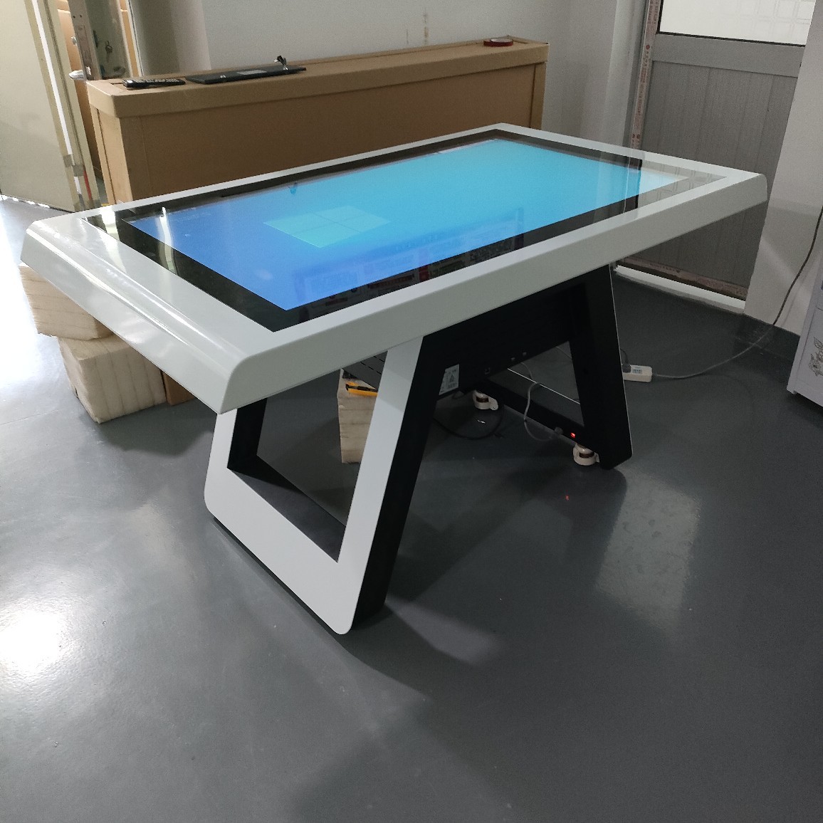 55寸物体识别触摸屏 触摸桌5d vr展示一体机 电容触摸屏厂家