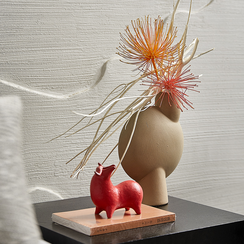 邸高家居新中式红色陶瓷气冲斗牛摆件样板房玄关柜书房书桌摆设品