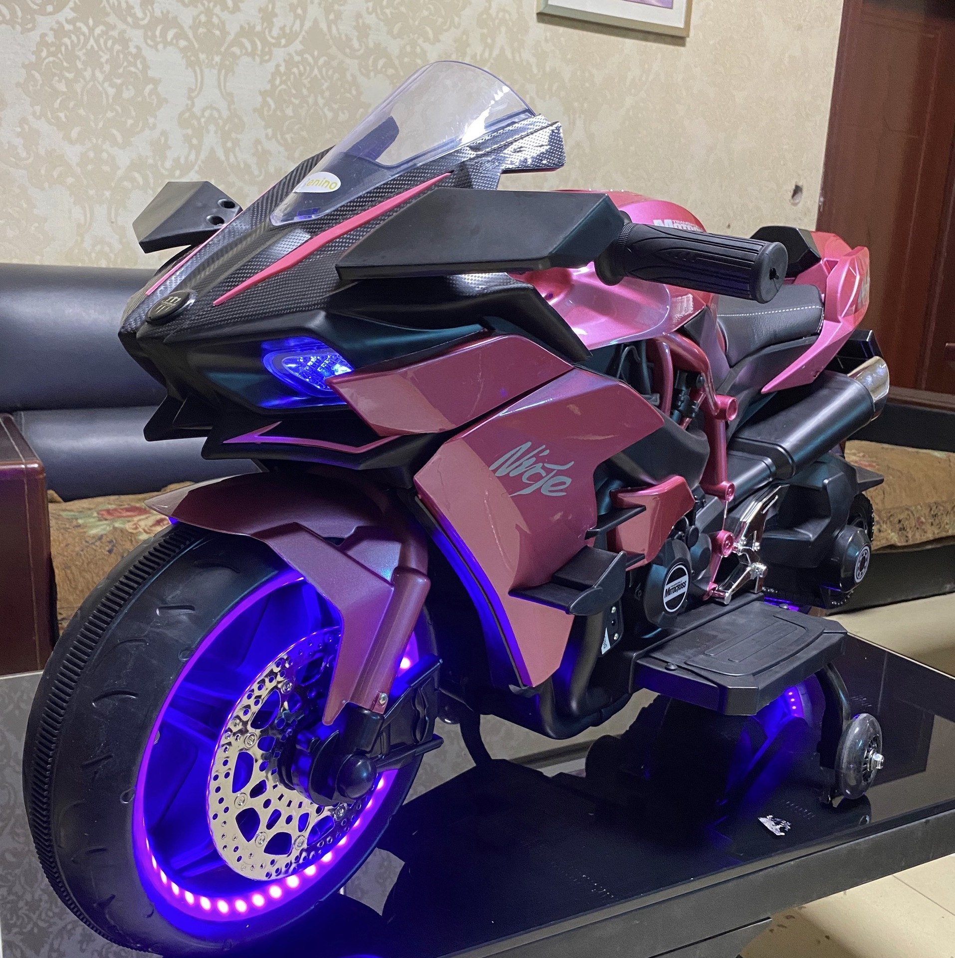 新款炫酷儿童电动摩托车 男女宝宝可坐双驱灯光 早教音乐 玩具车