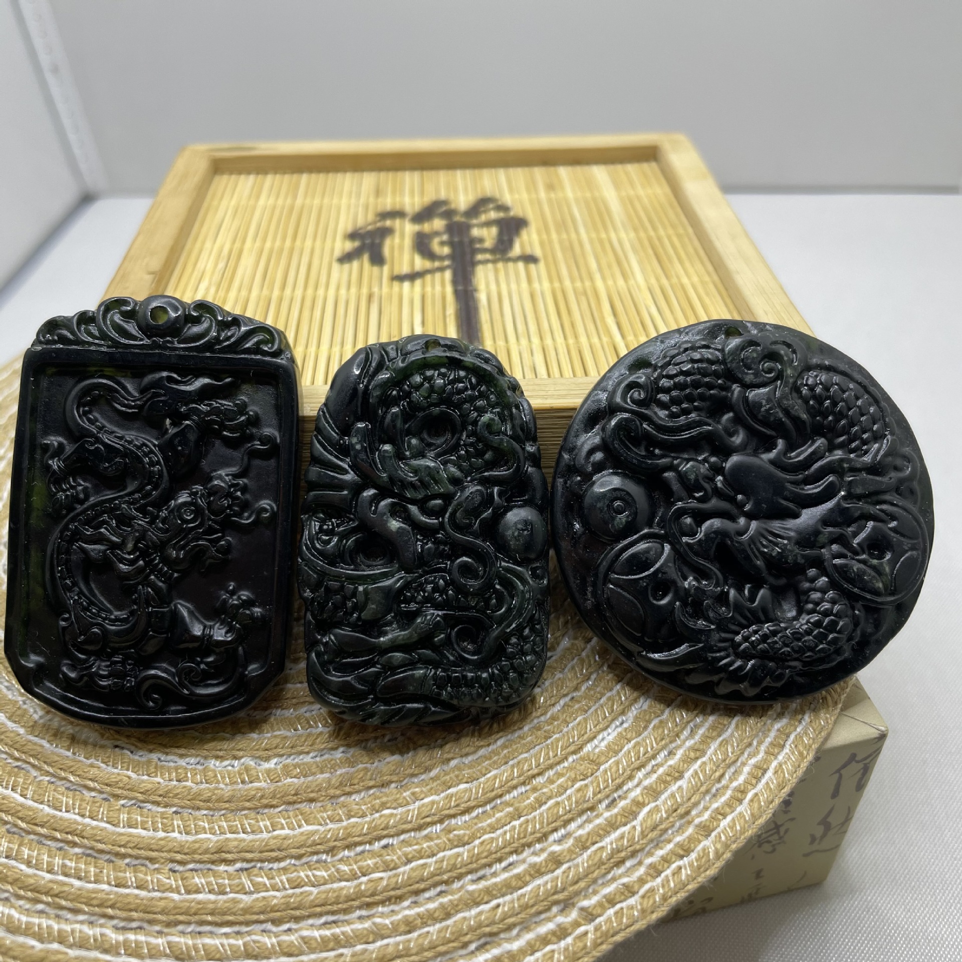 墨绿玉龙牌挂件男款吊坠直播货源地摊模式diy手工压襟配件玉批发