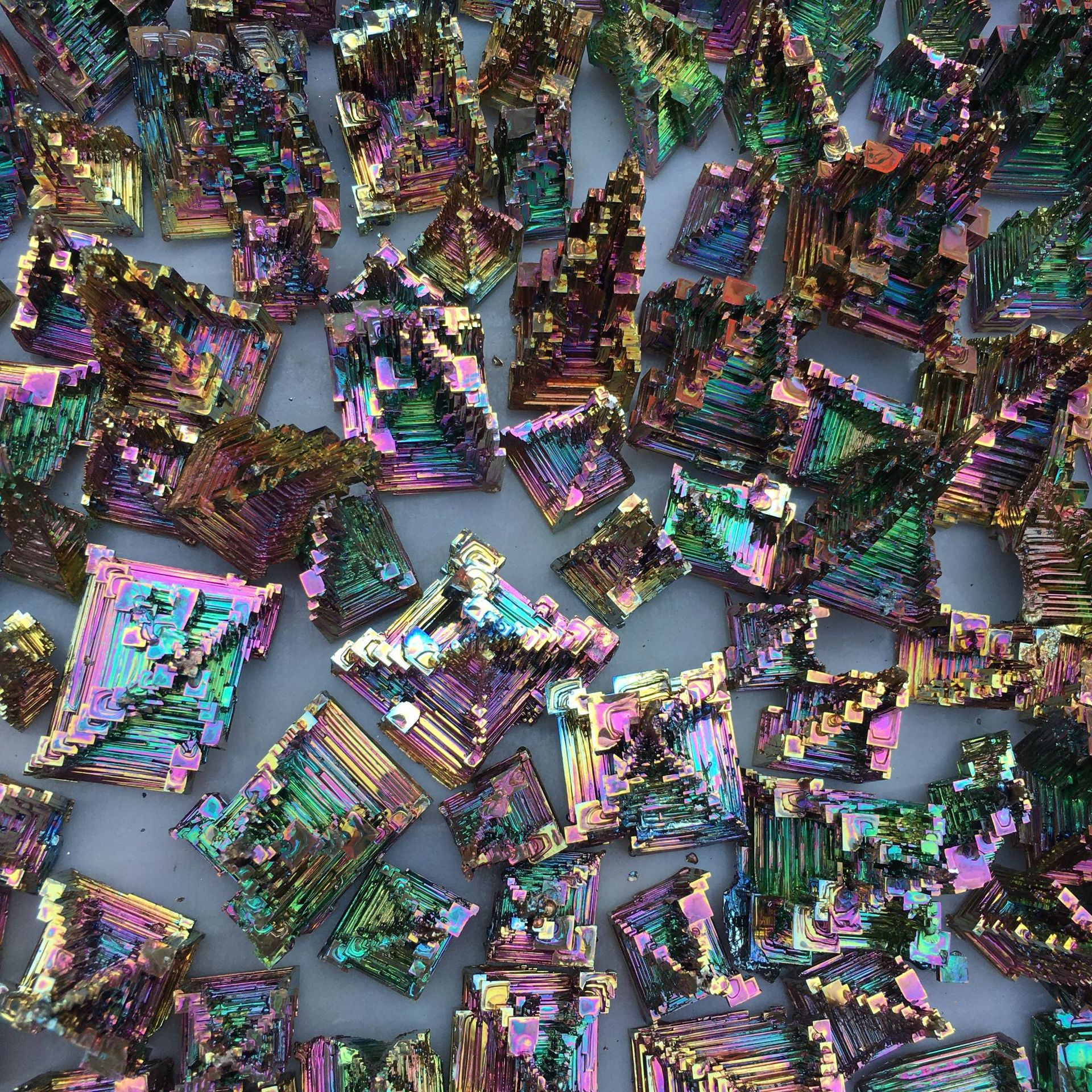 铋矿不定型 铋晶体结晶 稀有金属彩虹矿石 教学标本矿物收藏摆件