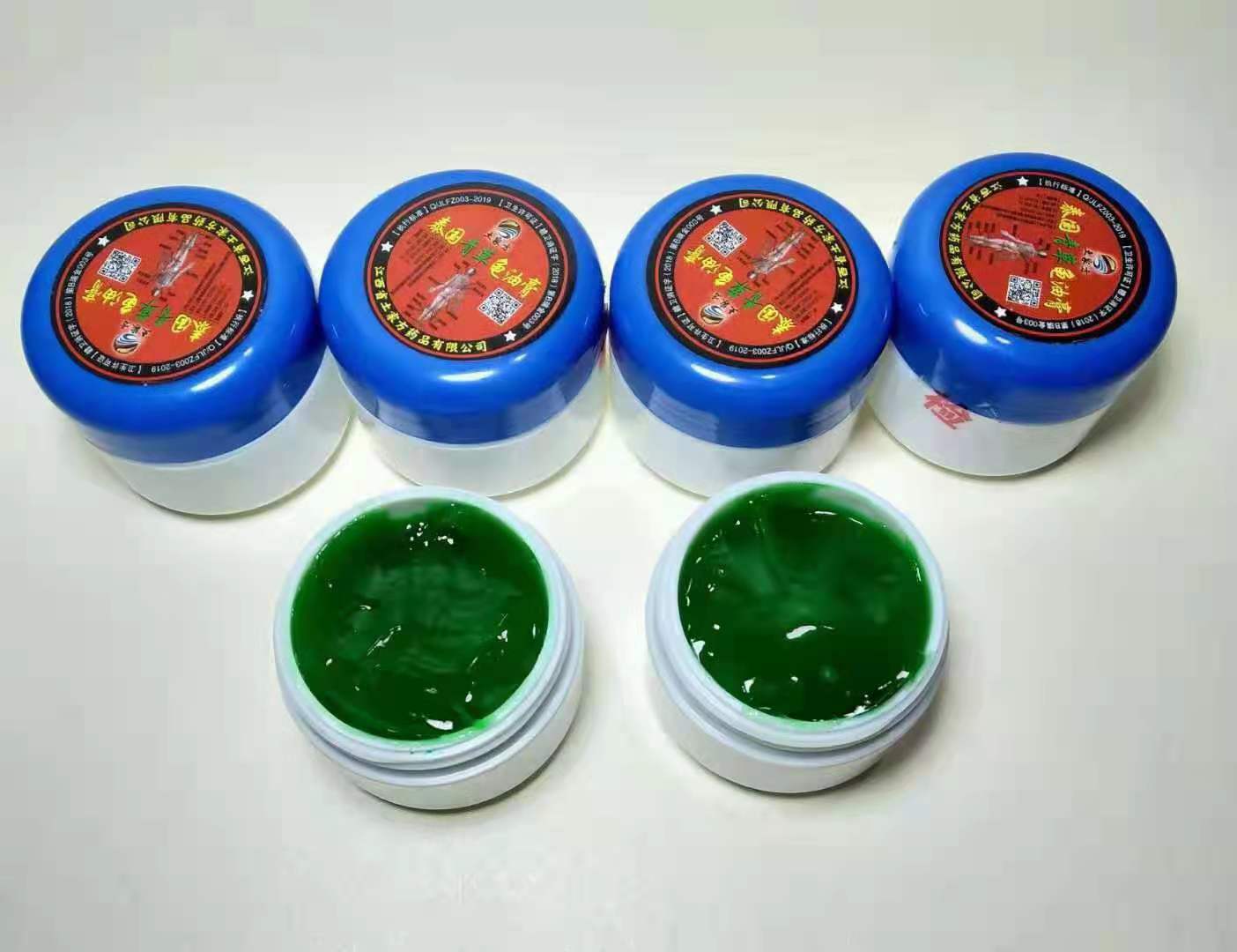 土家芳泰国青草龟油膏圆瓶装止痛或擦皮肤江湖地摊产品厂家发货