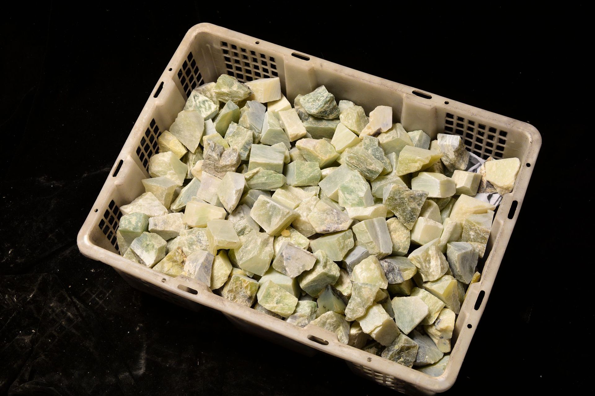 天然岫玉原石公斤批发 彩色石头矿石标本葡萄石孔雀石天河石摆件