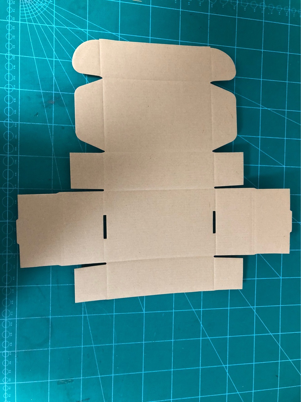 厂家供应批发飞机盒西饼盒折叠盒普通特硬三层瓦楞纸板快递包装盒