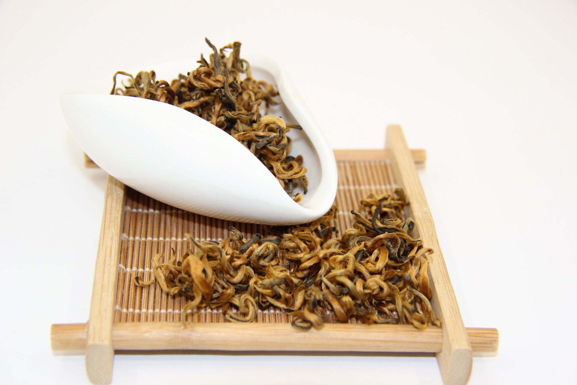 大量批发云南滇红金芽红茶蜜香半曲500g散装源头厂家批发供应