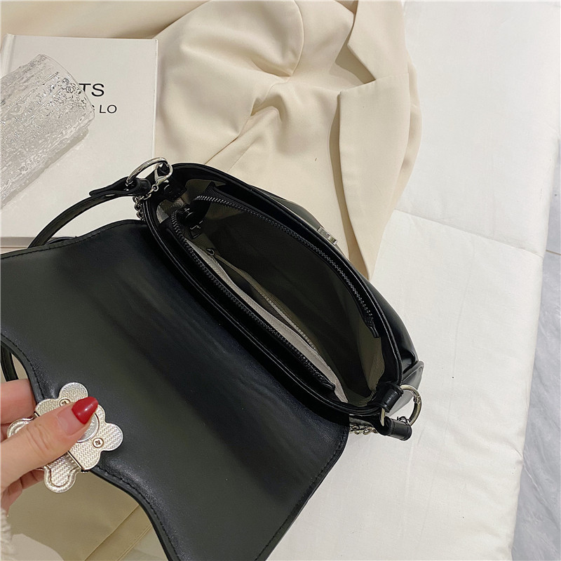 2022 New Fashion Shoulder Bag High-Grade Underarm Women's Bag Summer Casual Handheld Versatile Niche Messenger Bag