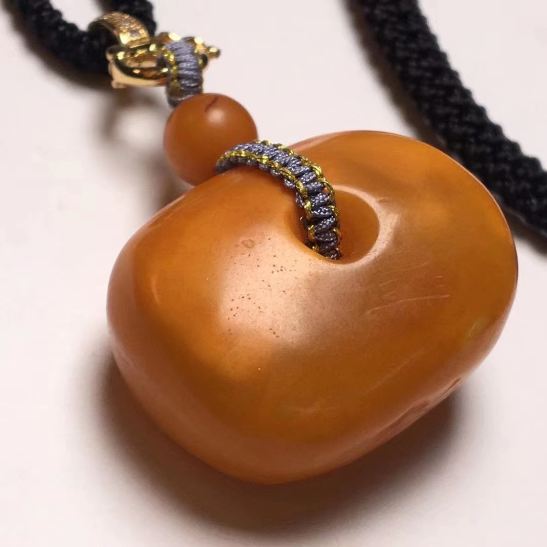 天然琥珀蜜蜡老蜜扣子吊坠蜡质浓郁搭配绳子项链享世金工厂直销批