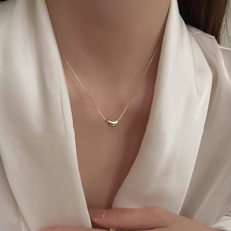 Simple Golden Bean Necklace for Women Internet Celebrity Tisco Clavicle Chain Pendant Light Luxury Minority Design High-End Accessories