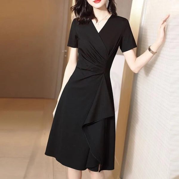 黑色连衣裙女夏季高端修身显瘦气质v领2022早春新款赫本风小黑裙