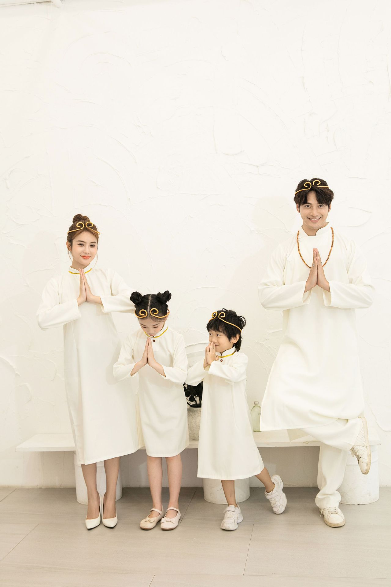 一家四口亲子装影楼拍照撞色主题套装拍摄时装全家福写真摄影服装