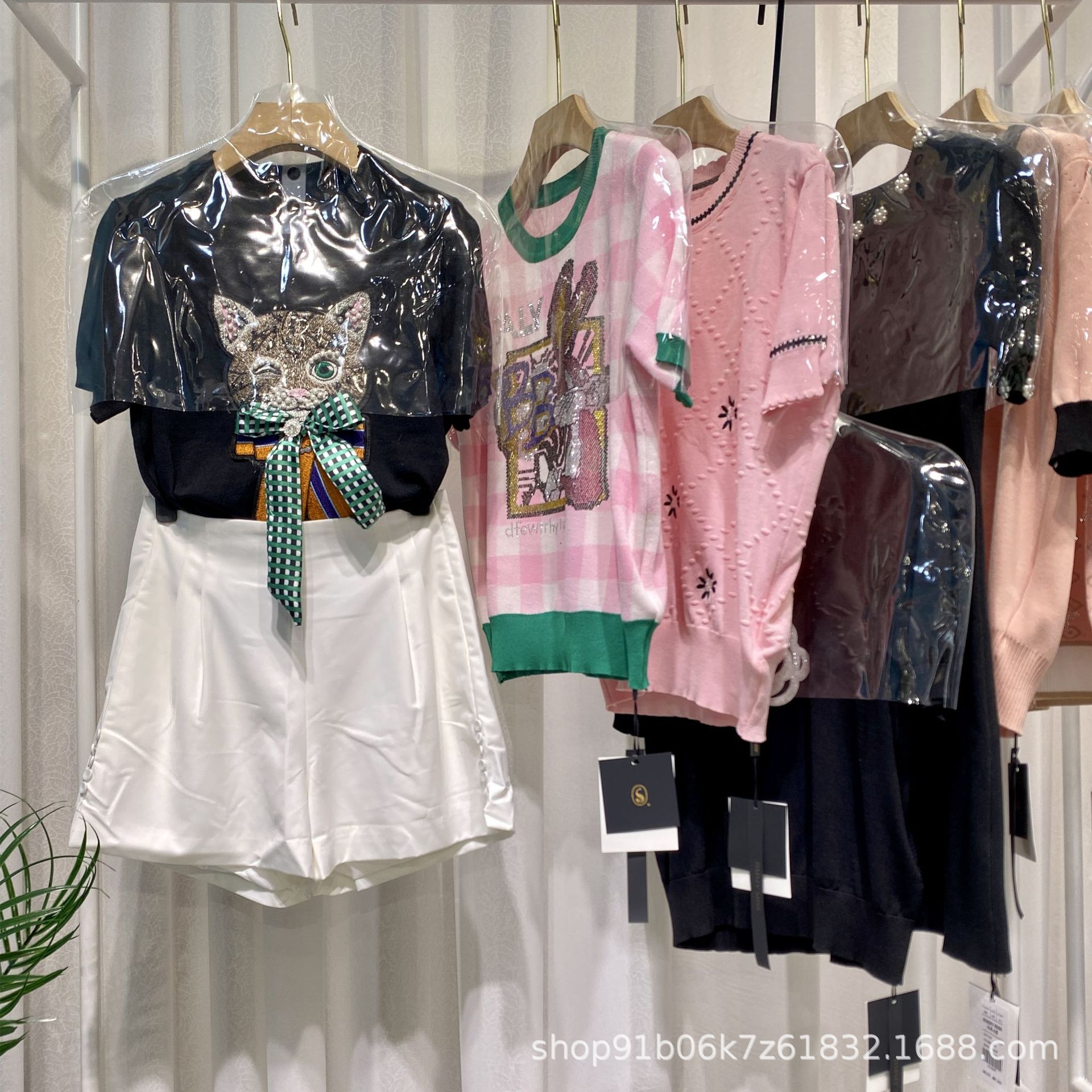 22秋冬虫虫女装女装尾货批发货源实体直播供应链虫虫女装-阿里巴巴