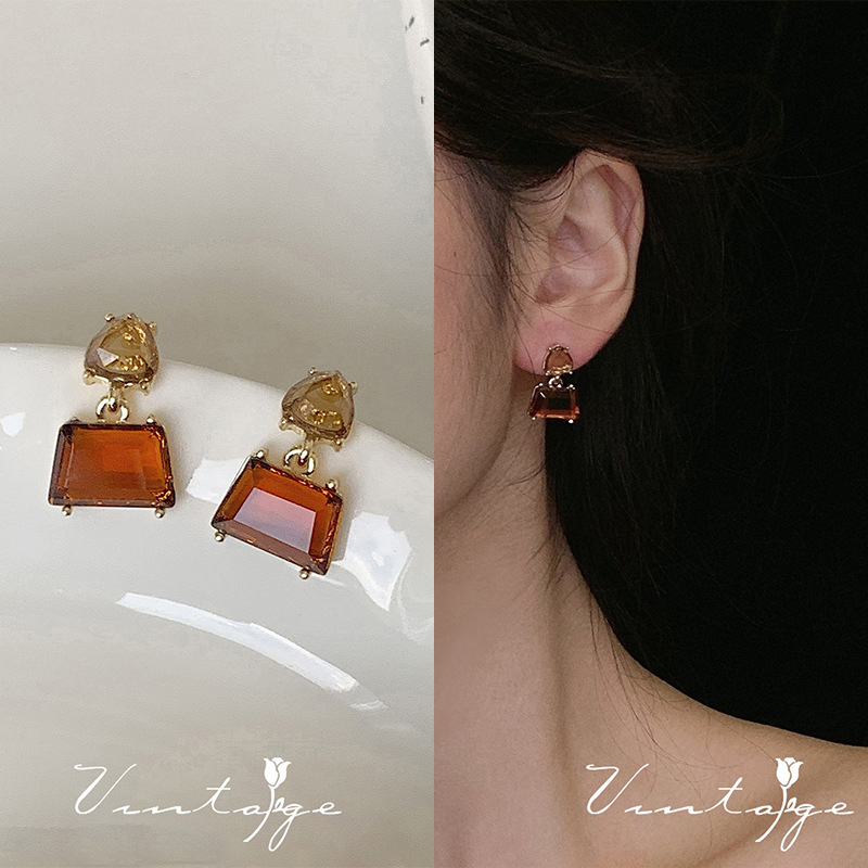French Retro Earrings for Women Graceful Earrings High-Grade Mosquito Coil Ear Clip Women's Non-Pierced Pearl Earrings for Women Wholesale