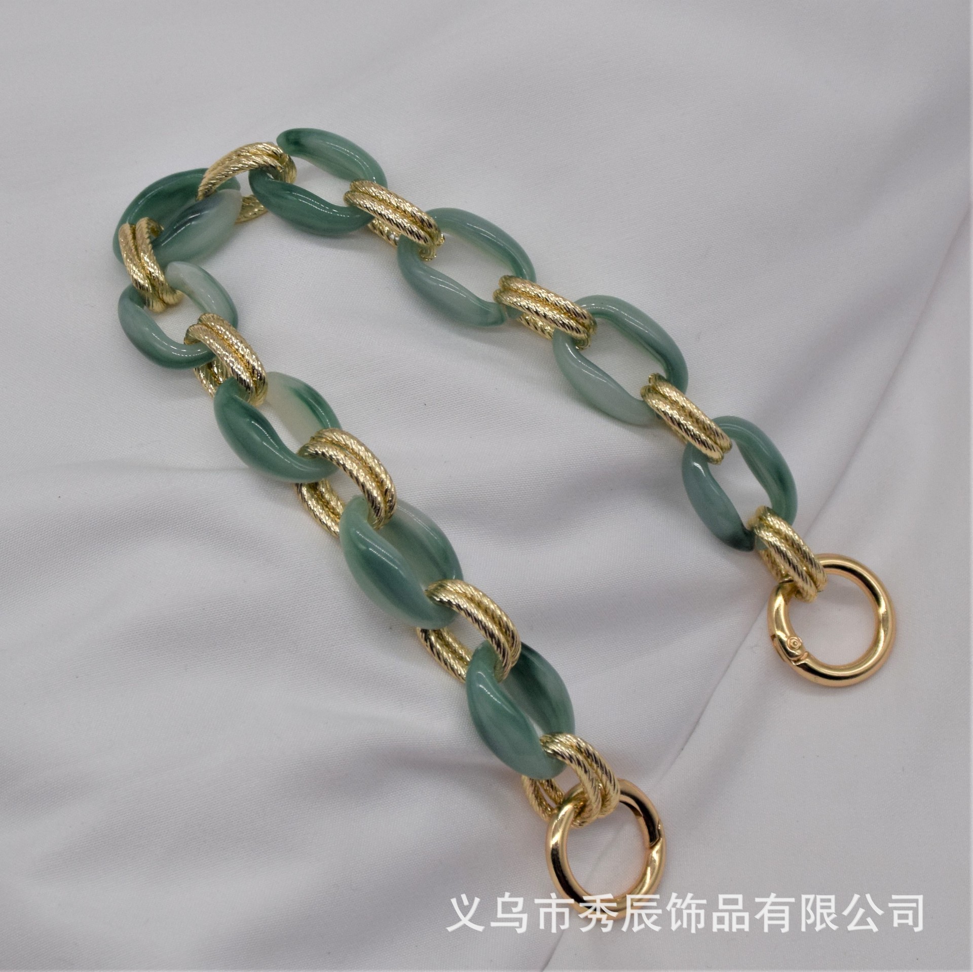 Factory Direct Sales Resin Acrylic Plastic Thick Straps Shoulder Strap Mixed Gold Chain Handle Dinner Bag with Accessories