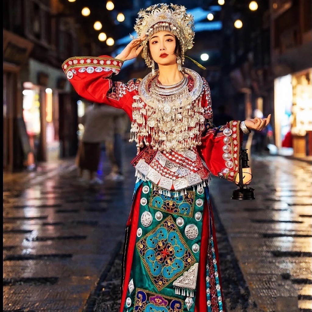 苗疆异域头饰发簪苗族拍摄道具盛装新娘婚服彝族舞台演出刺绣服装